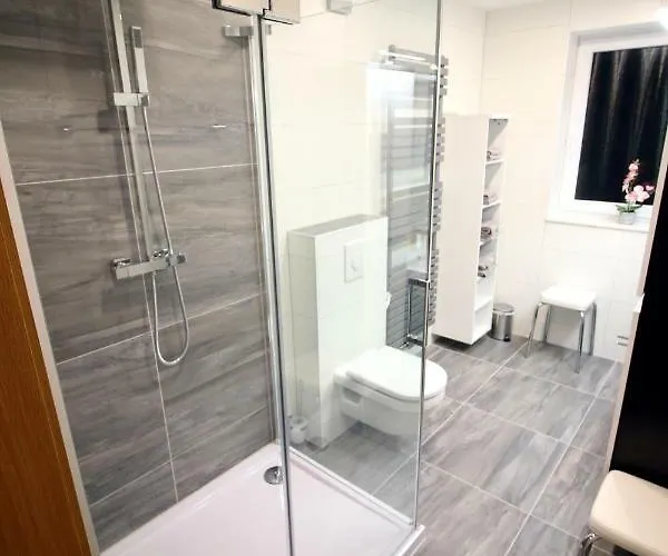 Germina アパート オーバーホーフ